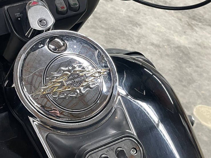 #210-•-2001-harley-davidson-ultra-classic-motorcycle-(has-wi-title)-image-35