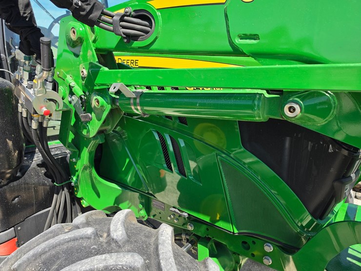 2021-john-deere-6140m-image-8