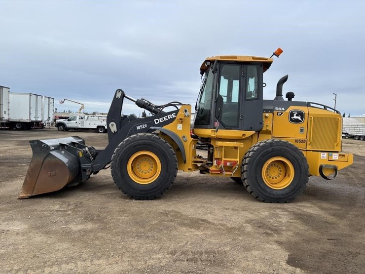 2023-john-deere-544-image-5