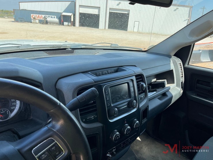 2014-ram-5500-heavy-duty-flat-bed-truck-image-33