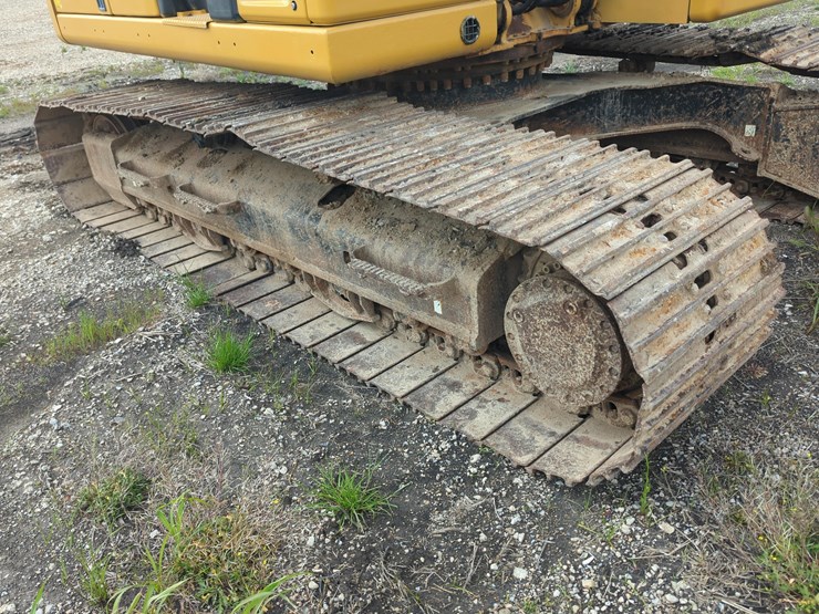 2019-caterpillar-320-image-9