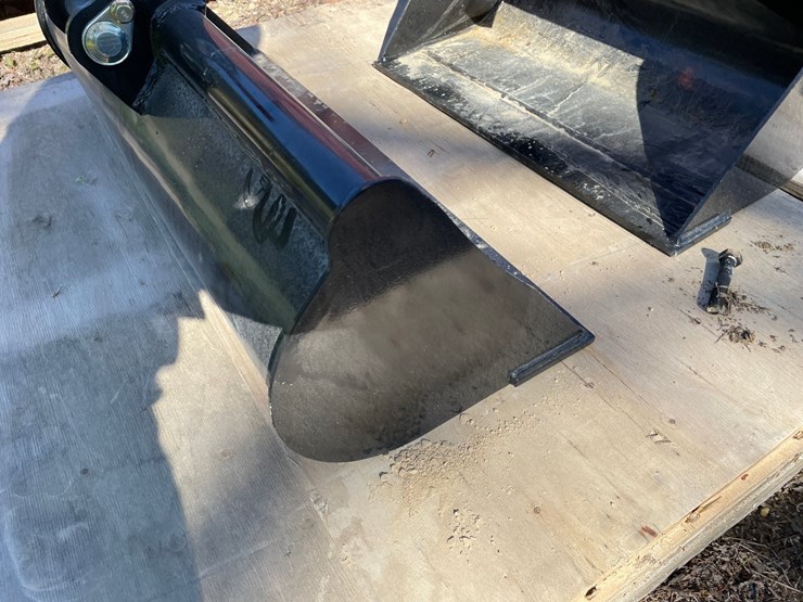 #2305-•-new-mini-32"-bucket-attachment-image-5