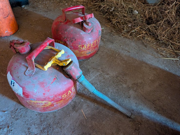 #5503-•-eagle-metal-gas-cans-image-1