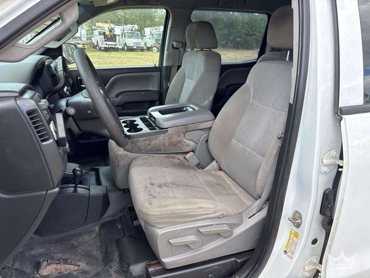 2015-chevrolet-silverado-2500hd-image-15