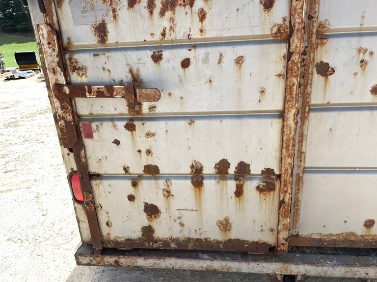 #2010-•-2004-corn-pro-16'-tandem-axle-livestock-trailer-(has-wi-title)-image-33
