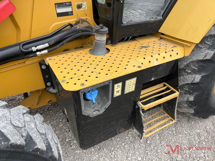 2021-caterpillar-420-image-8