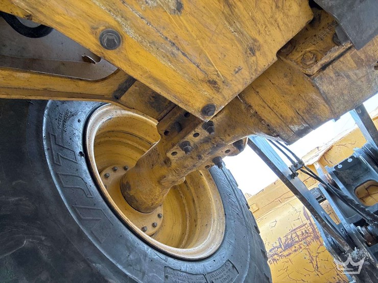 2019-deere-544l-image-39