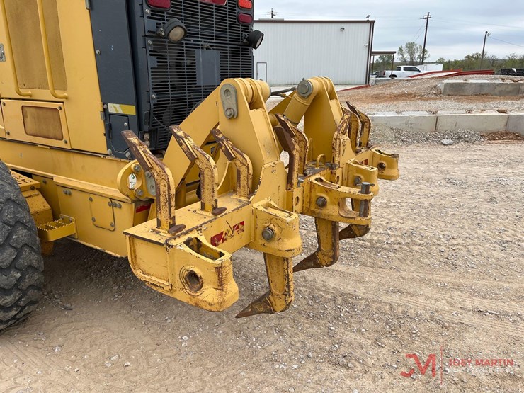 2010-deere-670g-image-6