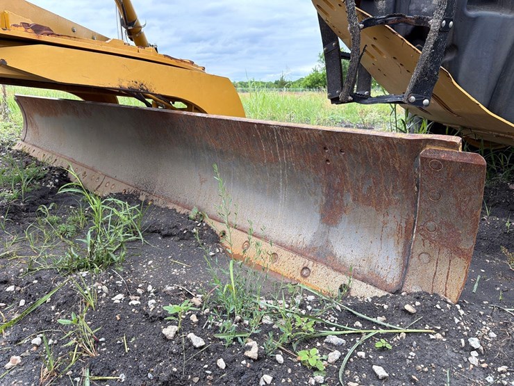 caterpillar-140m2-image-17