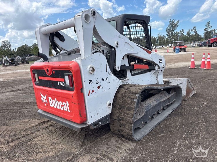 2021-bobcat-t740-image-4