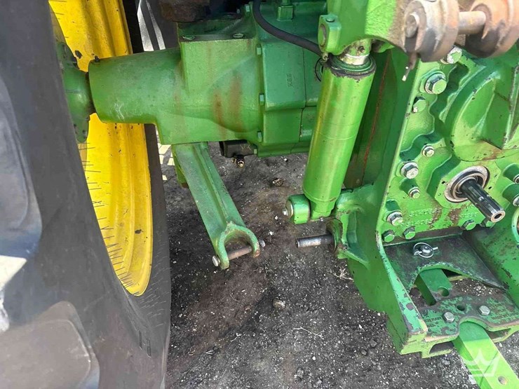 2016-john-deere-6135e-image-12