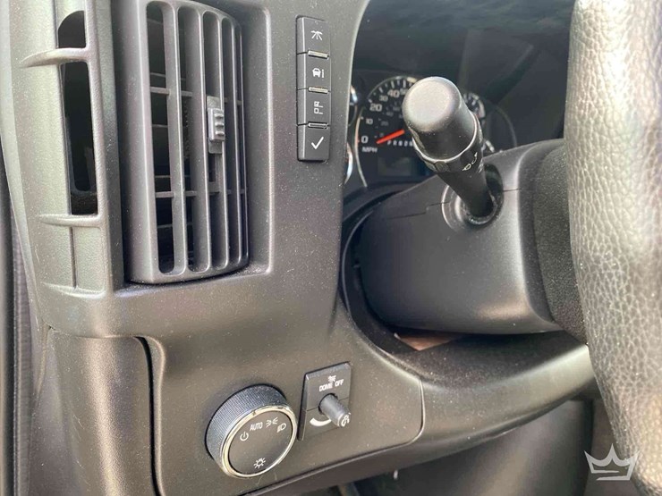 2011-chevrolet-express-2500-image-28