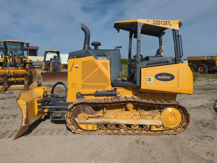 2022-deere-450-lt-image-1