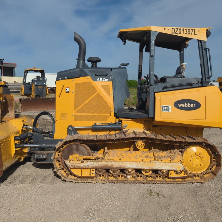 2022 DEERE 450 LT