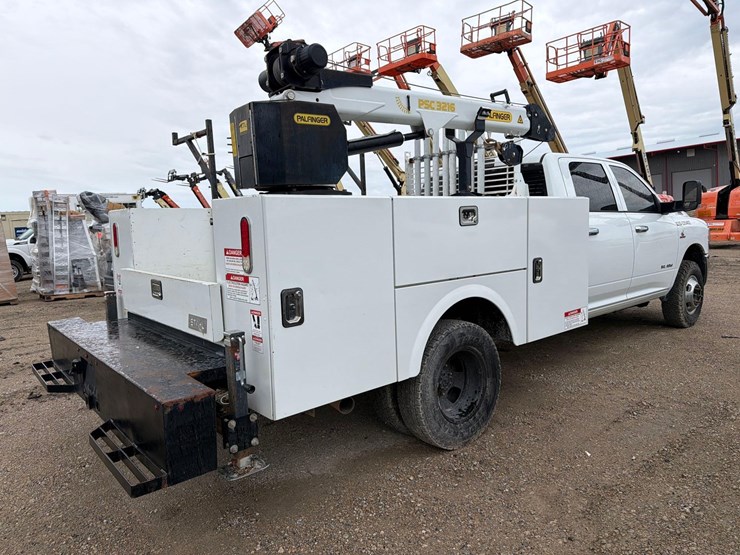 2022-dodge-3500-image-3