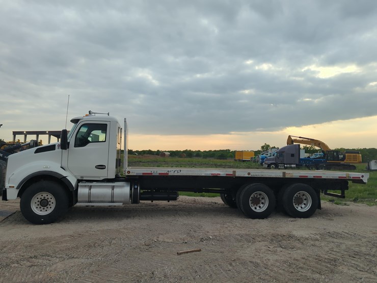2016-kenworth-t880-image-1