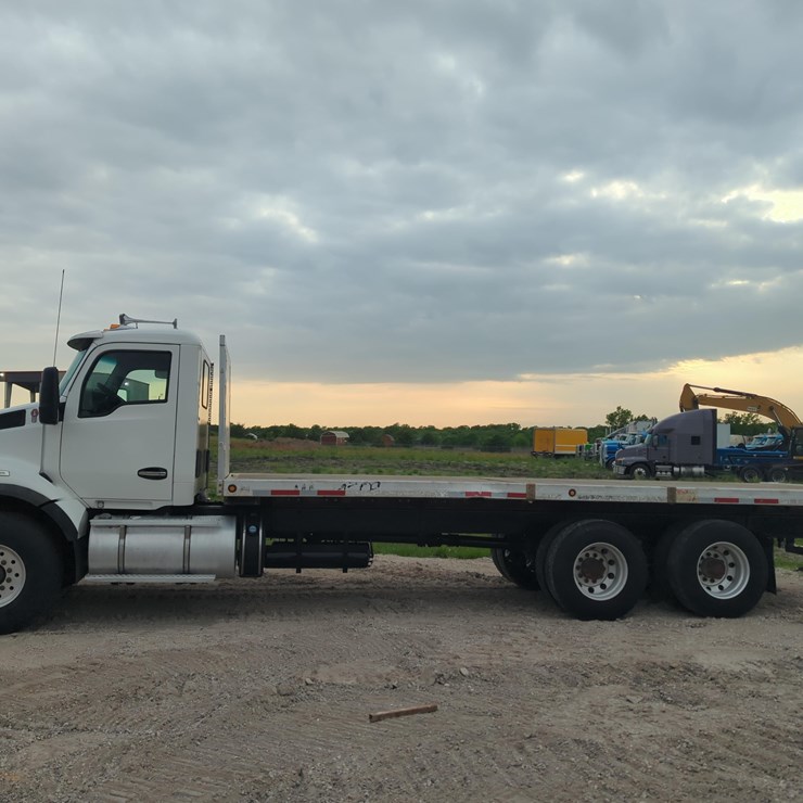 2016 KENWORTH T880