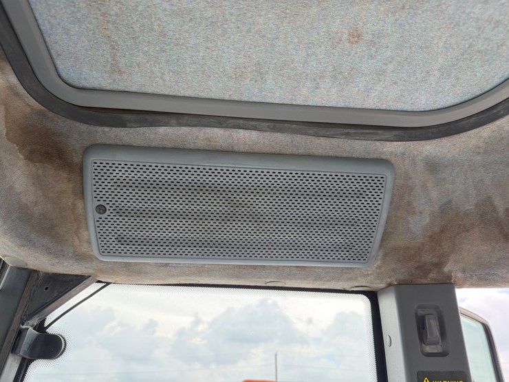 2002-new-holland-ts110-image-19
