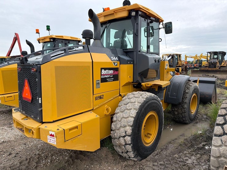 2023-deere-544p-image-1