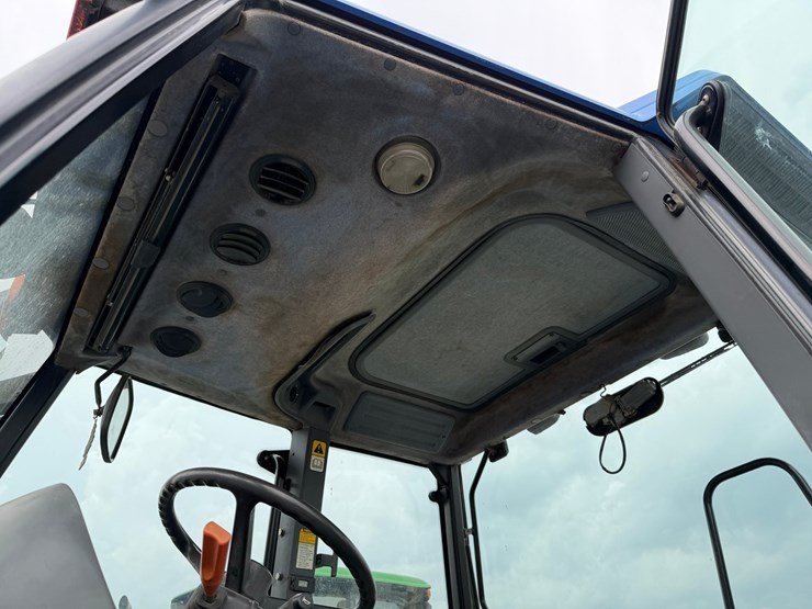 2002-new-holland-ts110-image-12