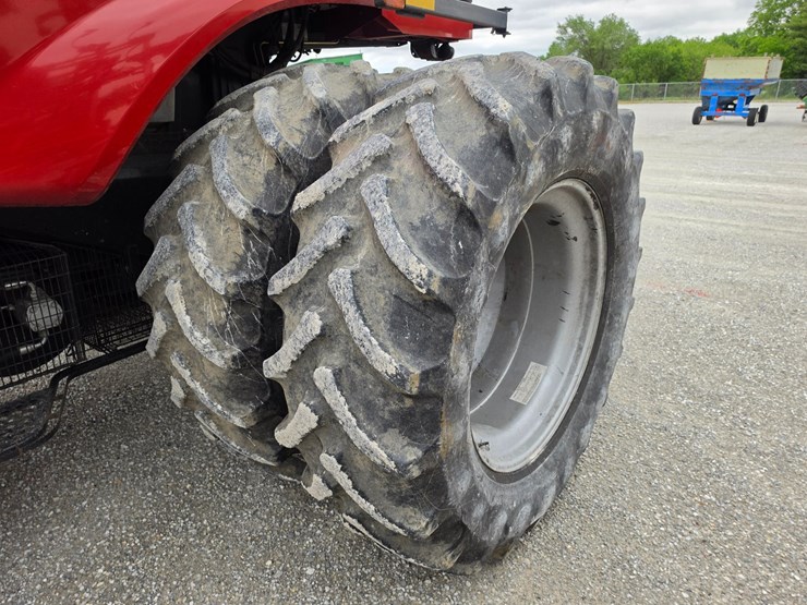 2011-case-ih-7120-image-23