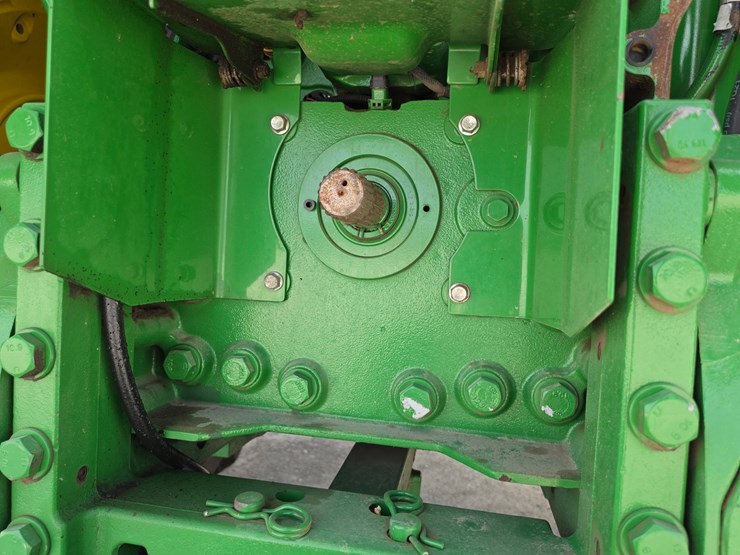 2021-john-deere-7r-210-image-12
