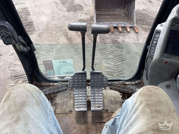 2013-hitachi-zx160-lc-image-12