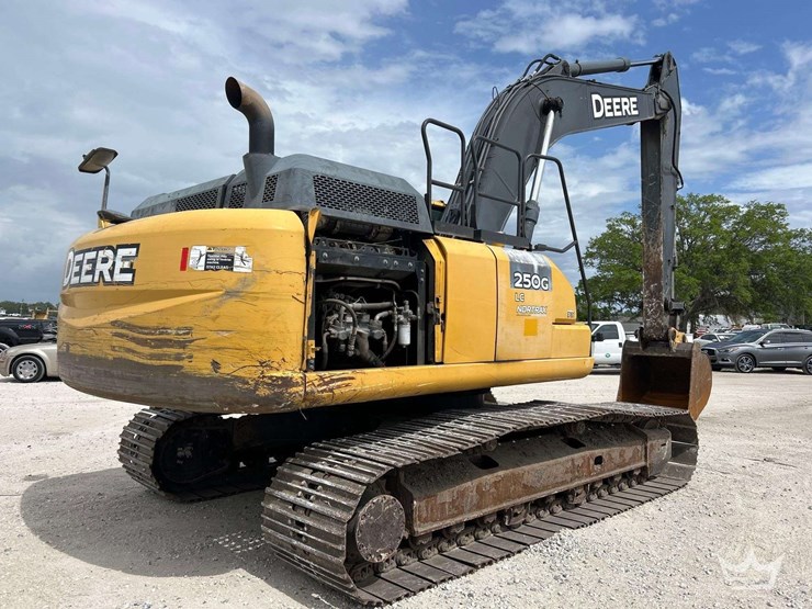 2016-deere-250g-lc-image-3
