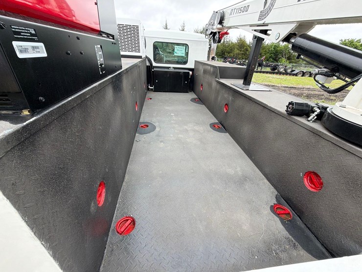 2026-peterbilt-536-image-15