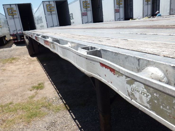 2011-utility-flatbed-image-5