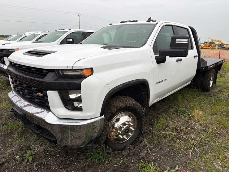 2021-chevrolet-3500-image-1
