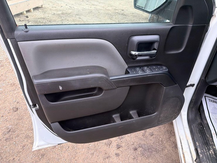 2017-chevrolet-1500-image-18