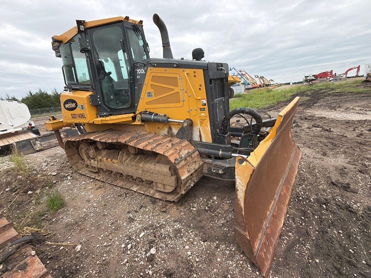 2022-deere-700l-xlt-image-4