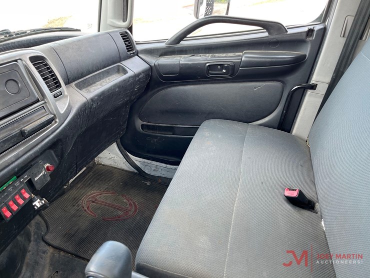 2018-hino-258alp-image-16