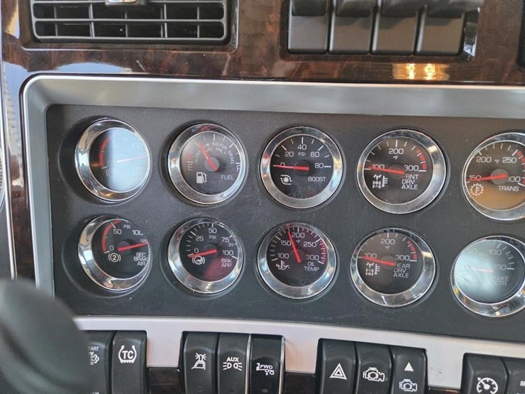 2026-kenworth-t800-image-23