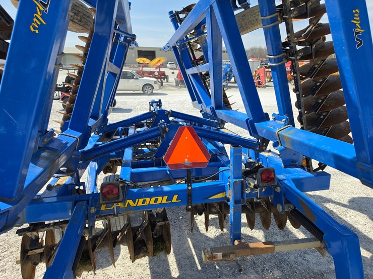 2010-landoll-7431-29-image-12