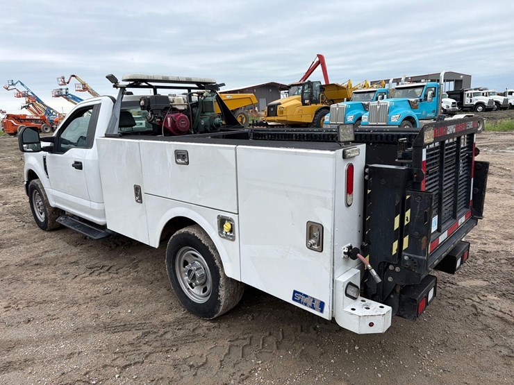 2021-ford-f350-image-5
