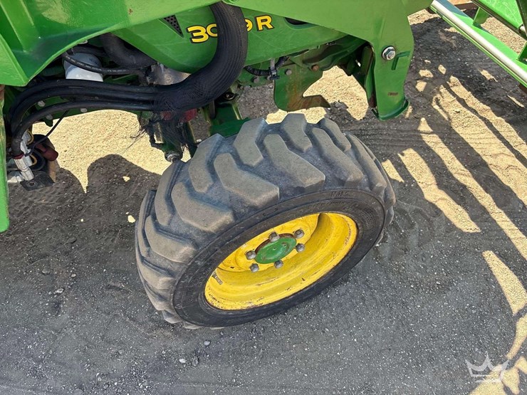 2016-john-deere-3039r-image-40