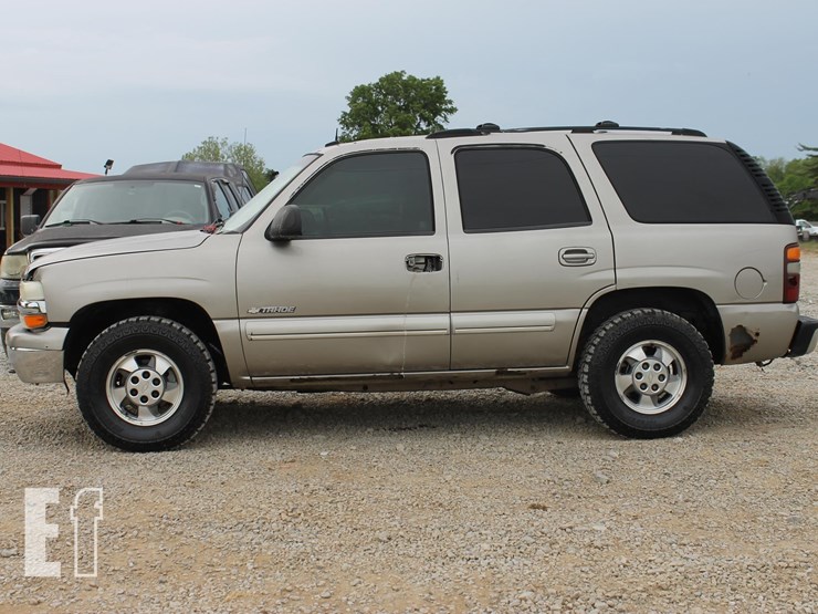 2003-chevrolet-tahoe-image-2