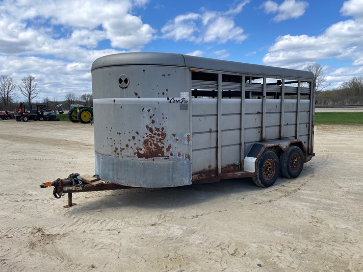 #2010-•-2004-corn-pro-16'-tandem-axle-livestock-trailer-(has-wi-title)-image-1