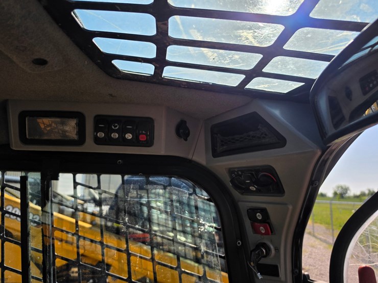 2016-caterpillar-259d-image-10