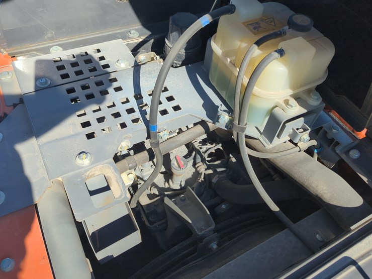 2019-hitachi-zx135us-6-image-15