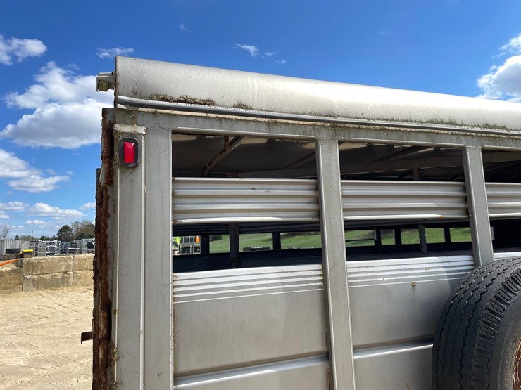 #2010-•-2004-corn-pro-16'-tandem-axle-livestock-trailer-(has-wi-title)-image-29