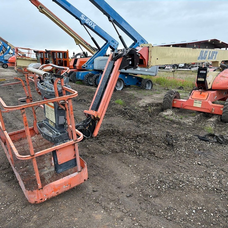 JLG M600JP