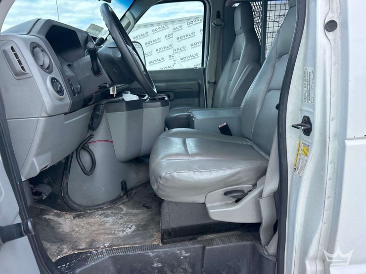 2011-ford-cargo-image-12