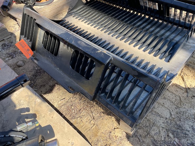#2315-•-new-wolverine-42"-mini-skid-steer-skelton-bucket-image-5