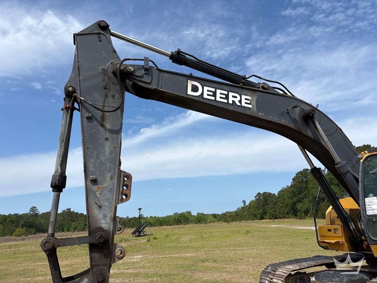 2017-deere-210g-image-9