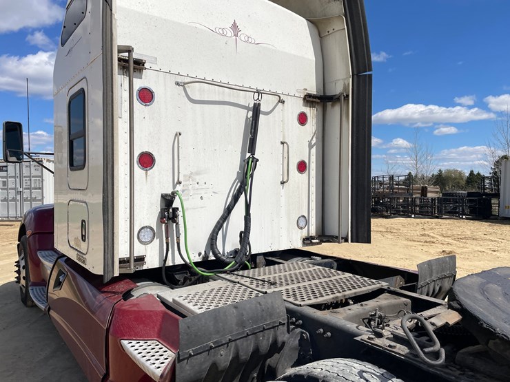 2013-kenworth-t660-image-30
