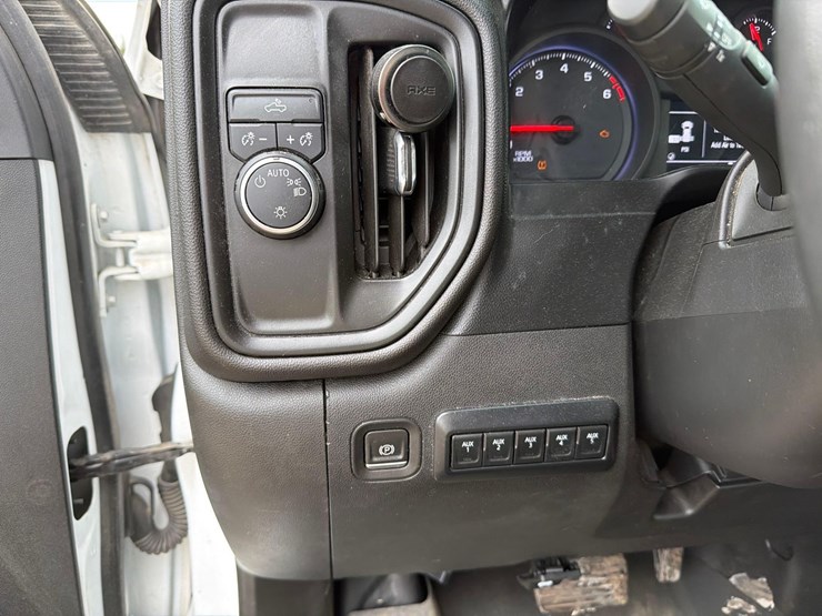 2021-chevrolet-3500hd-image-21
