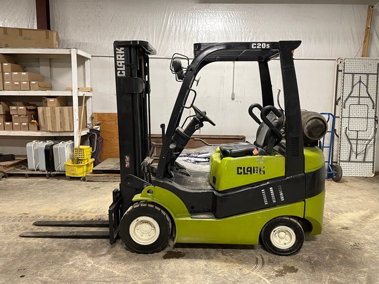 #302-•-clark-4,000lb-propane-forklift-image-7
